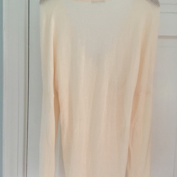Three Dots Faux Wrap Surplice Medium Lightweight Cream Sweater - Picture 3 of 4